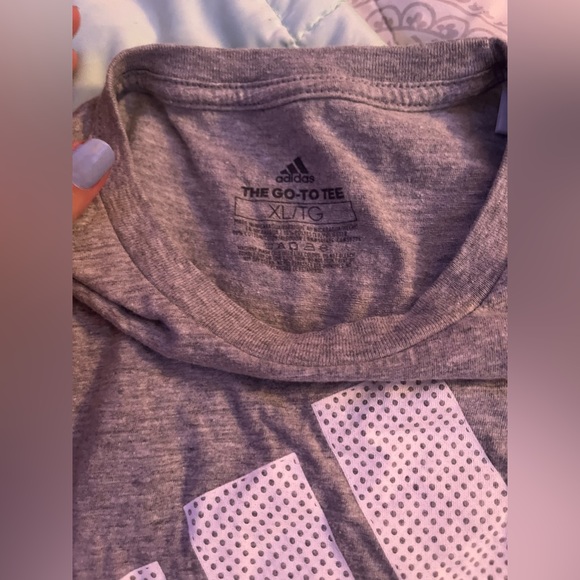 ADIDAS TEE SIZE: XL✨✨ - Picture 2 of 4